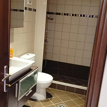 Apartment Revi's